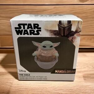 Star Wars The Child Ceramic Salt Pepper Shaker Set NEW Mandalorian Yoda Green